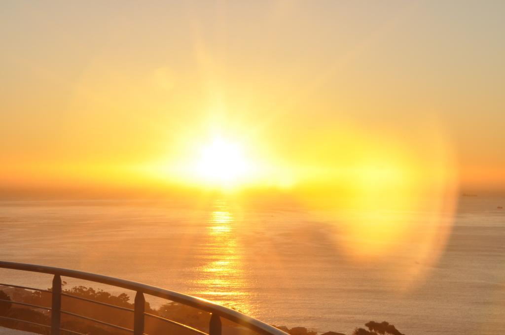 Bay Reflections Camps Bay Luxury Serviced Apartments Kaapstad Kamer foto